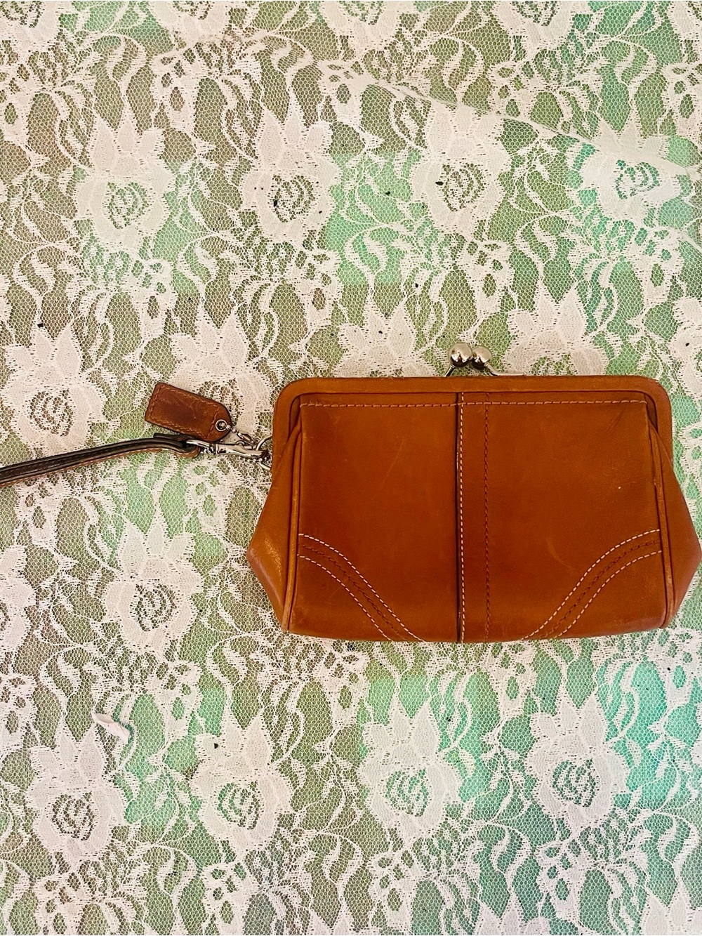 COACH SOHO VINTAGE French Kiss Lock TAN LEATHER 
COIN PURSE CLUTCH WRIST